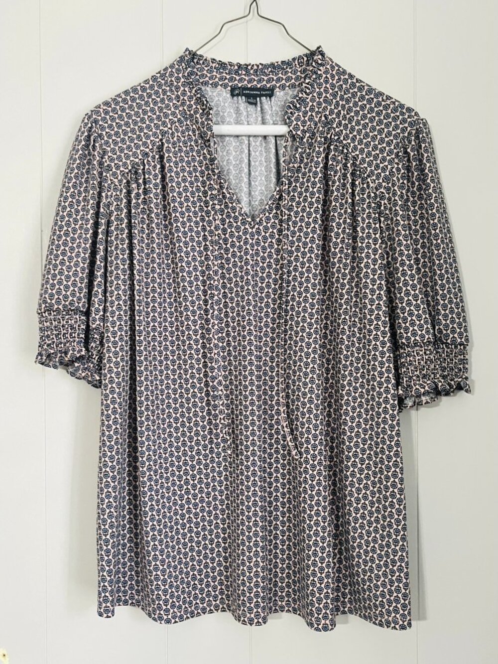 Adrianna Papell Black White Floral Dress V Neck Smocked Cuffs Size Large